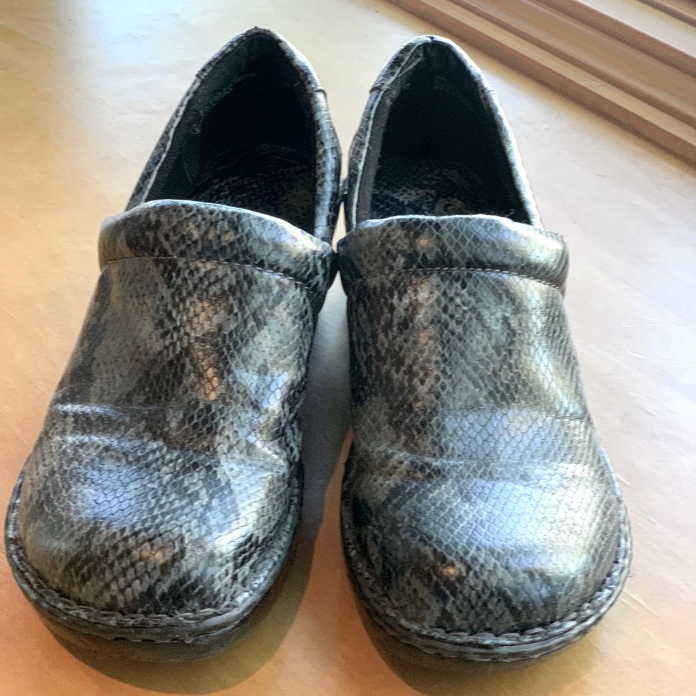 B.O.C Gray Snakeskin Comfort Clogs size 9